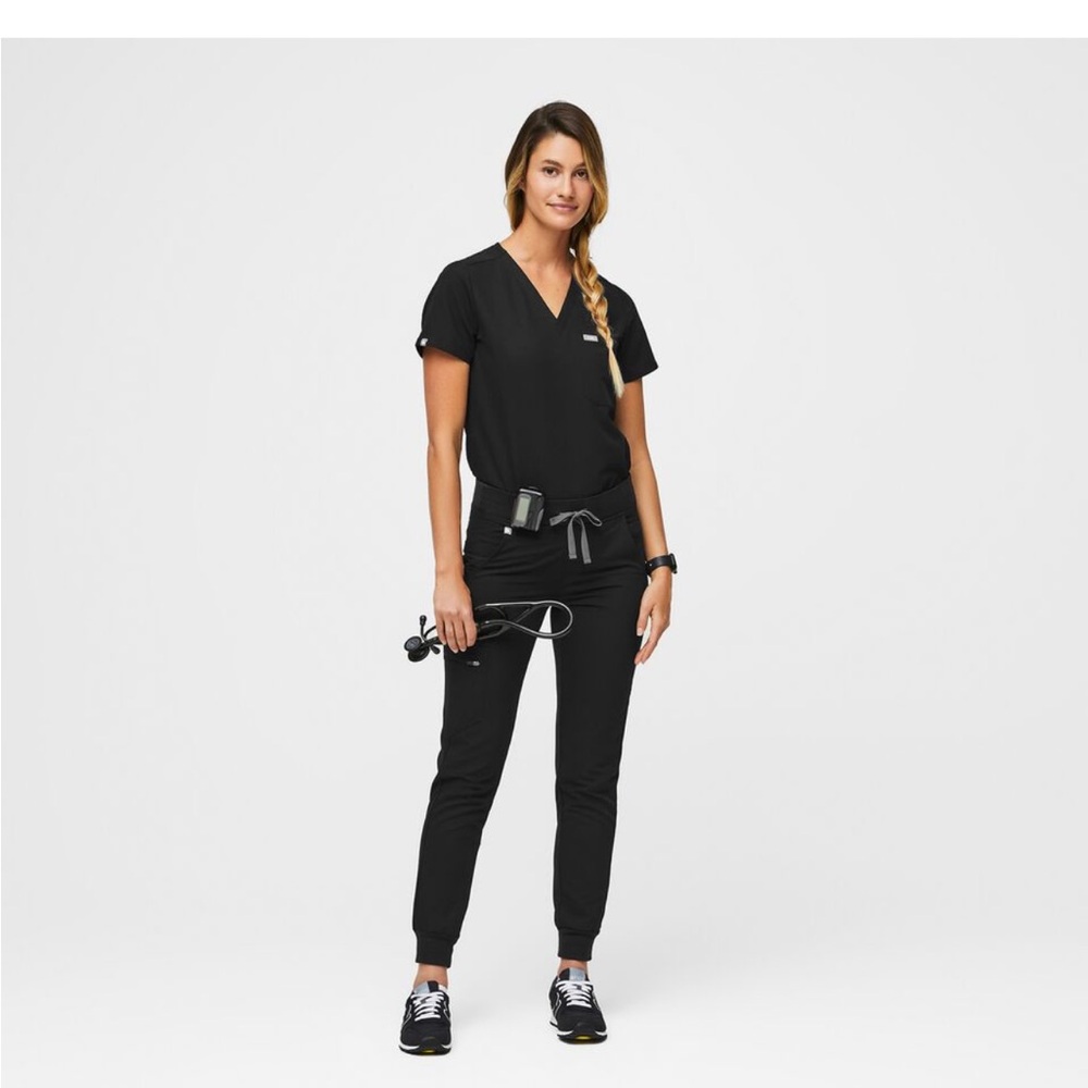 FIGS Scrub Set, Technical Collection, Black S Jogger Bottoms & S One Pocket Too